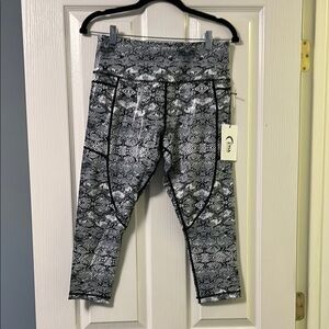 Zyia Cobra Metallic Pocket Light n Tight Hi-Rise Capri 20”